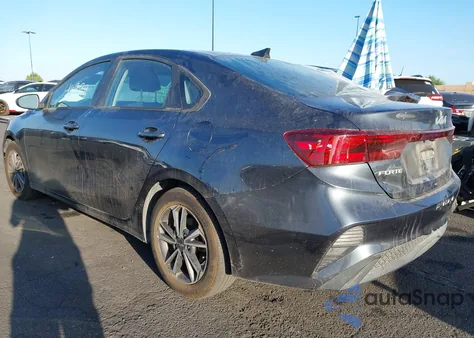 2023 Kia Forte Lxs z USA, uszkodzony, nr VIN 3KPF24AD6PE647341